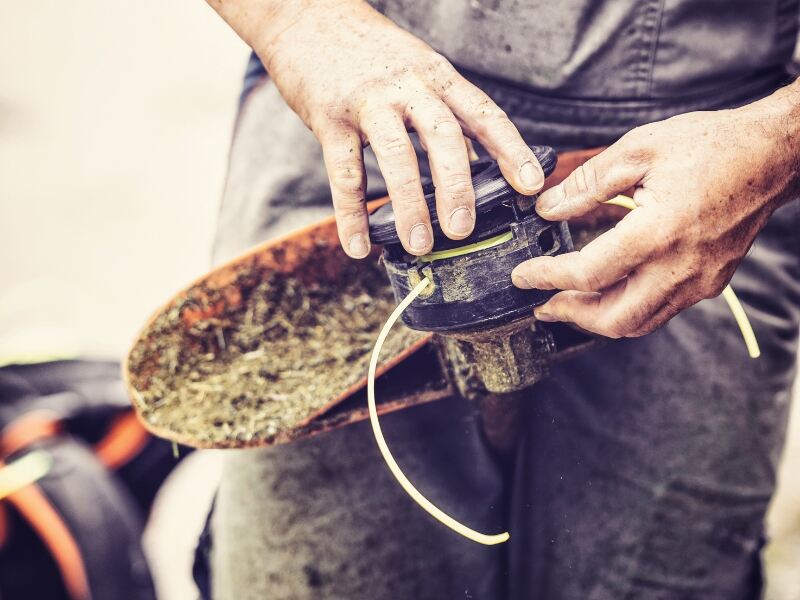 removing cap from string trimmer