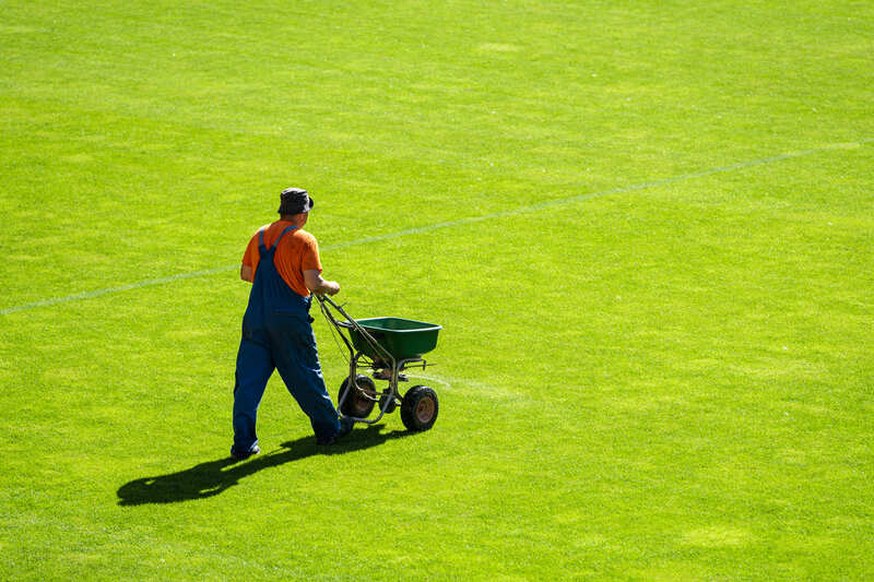 rotary fertilizer spreader